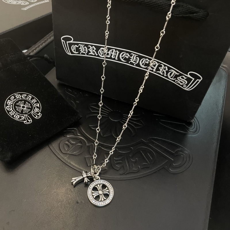 Ch*0me He**ts necklaces